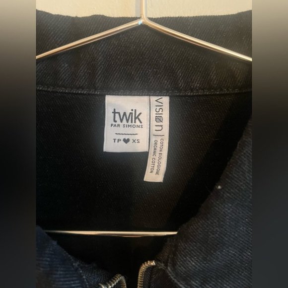 Belted and Zipped Black Denim Dress - Picture 7 of 7